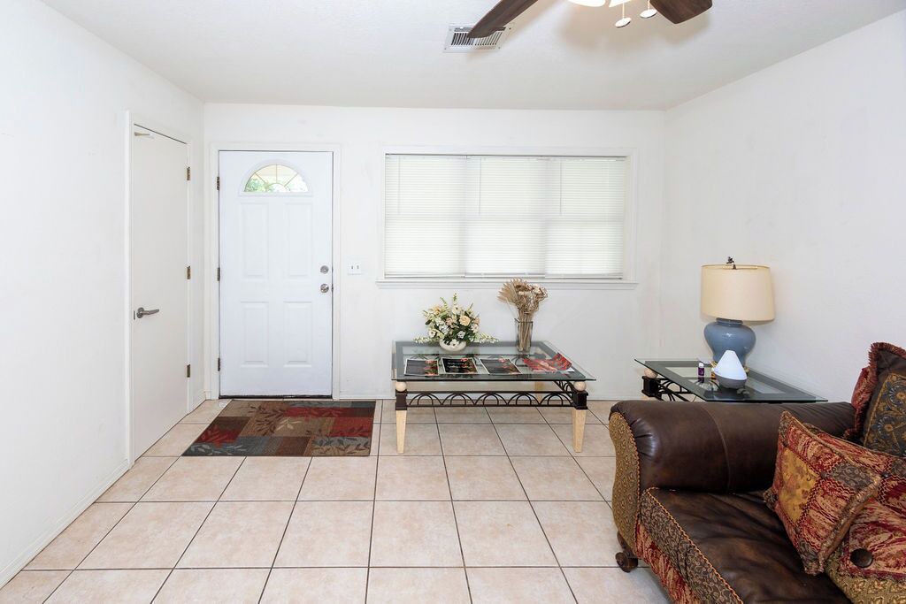 Photo of Livingroom in Duncan