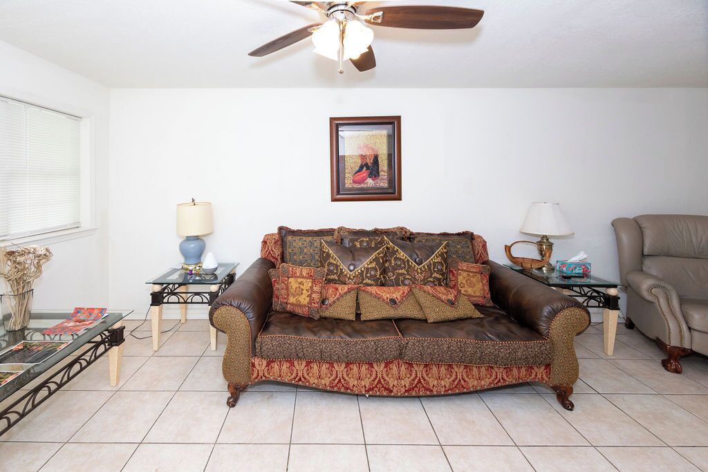 Photo of Livingroom in Duncan