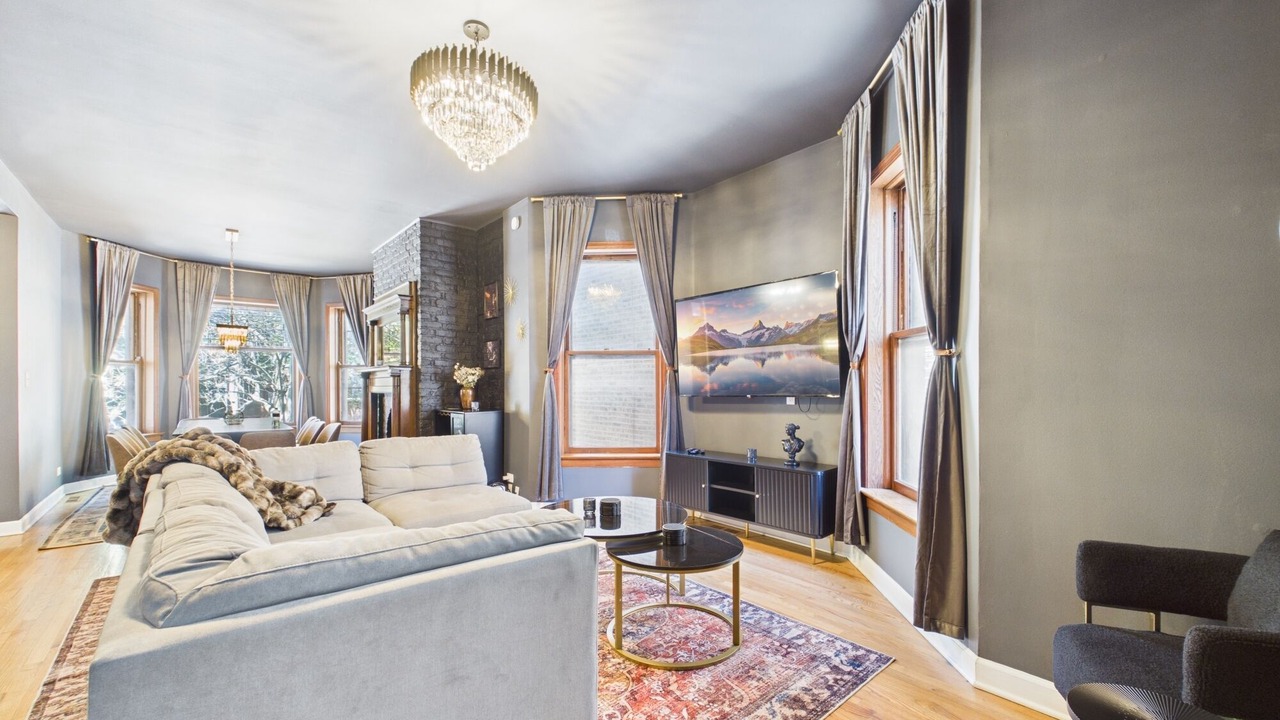 Photo of Livingroom in Wrigleyville