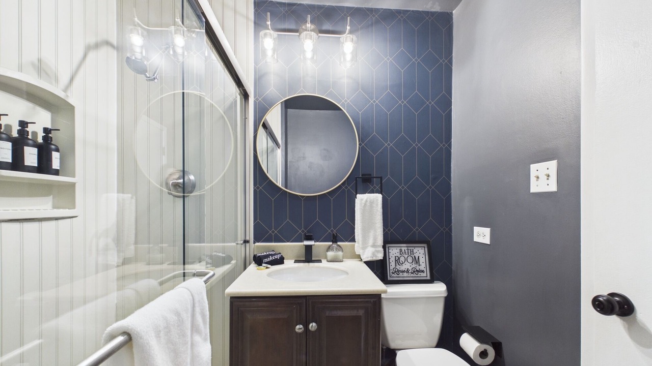 Photo of Bathroom in Wrigleyville