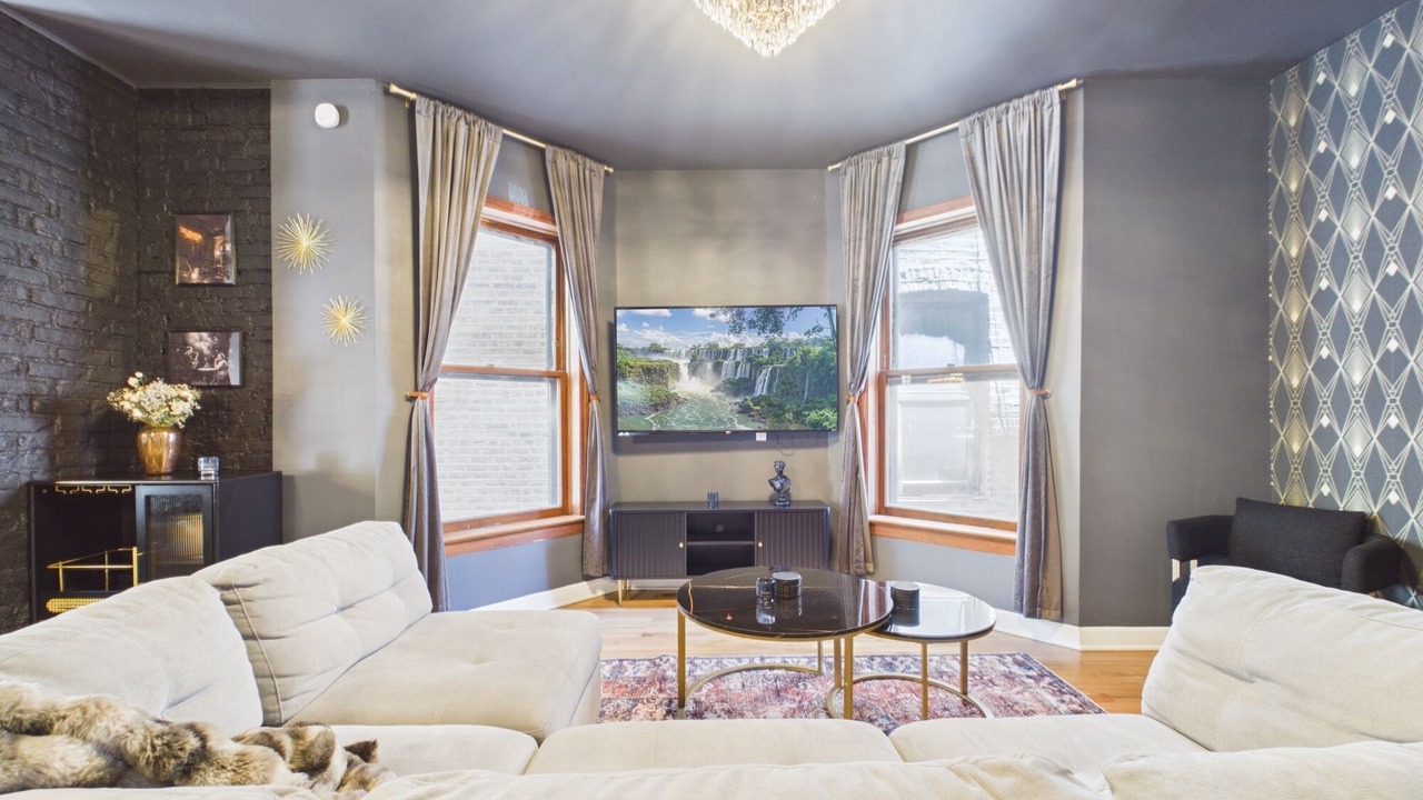 Photo of Livingroom in Wrigleyville