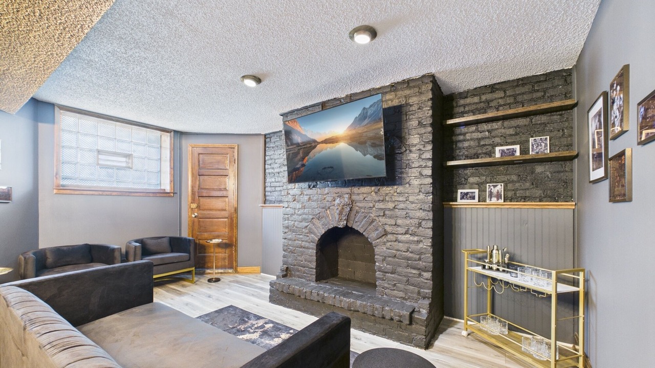 Photo of Livingroom in Wrigleyville