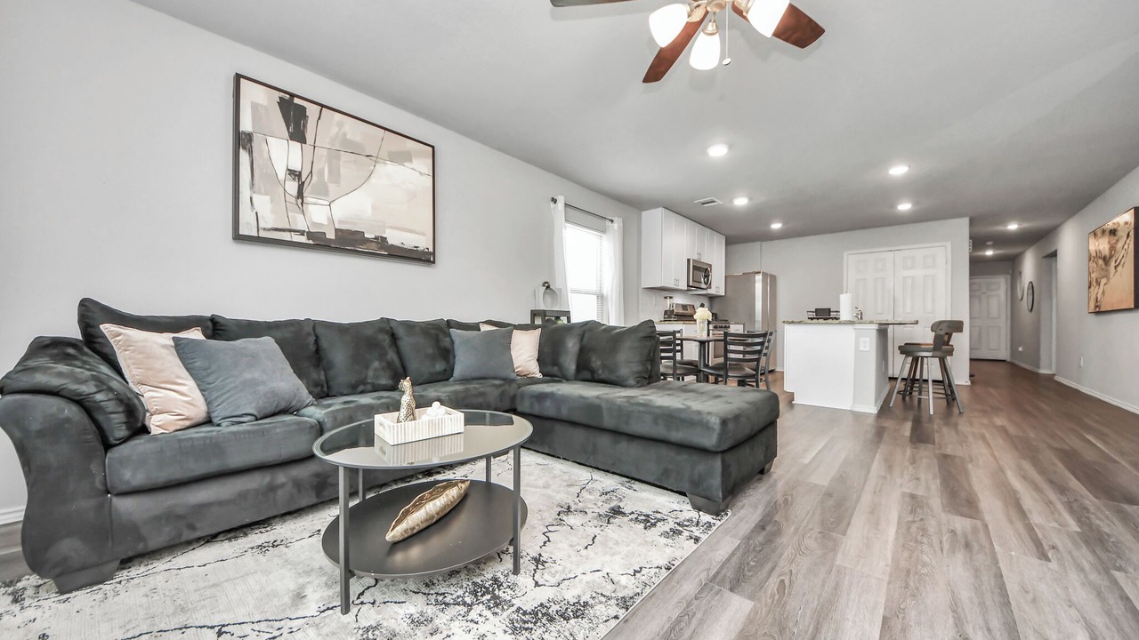 Photo of Livingroom in Northside