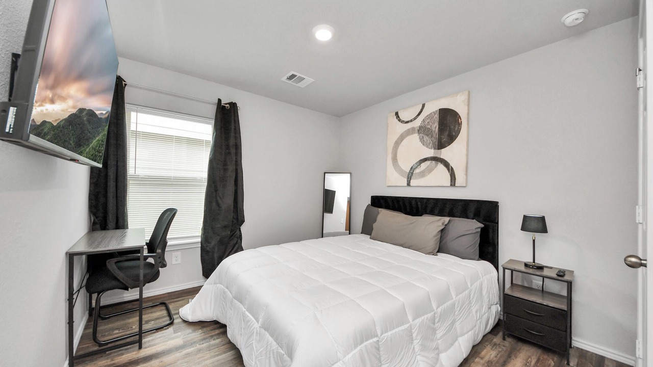 Photo of Bedroom in Northside