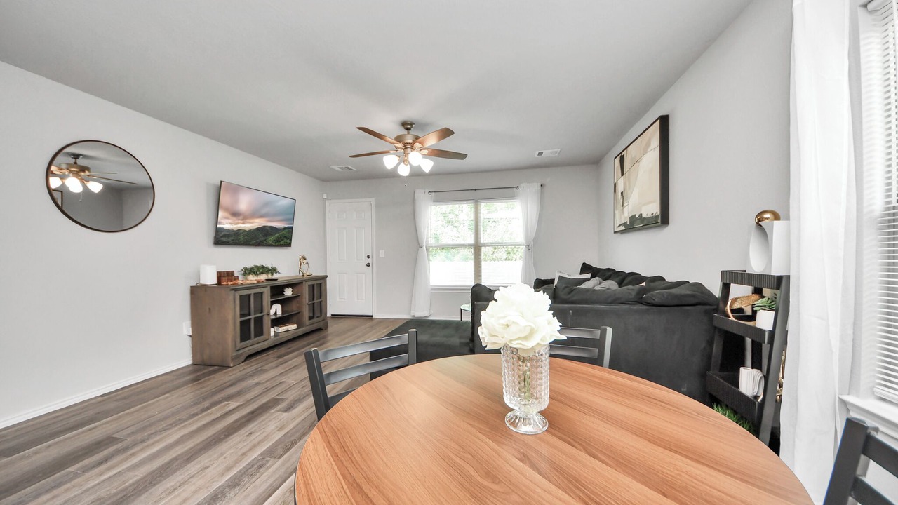Photo of Livingroom in Northside