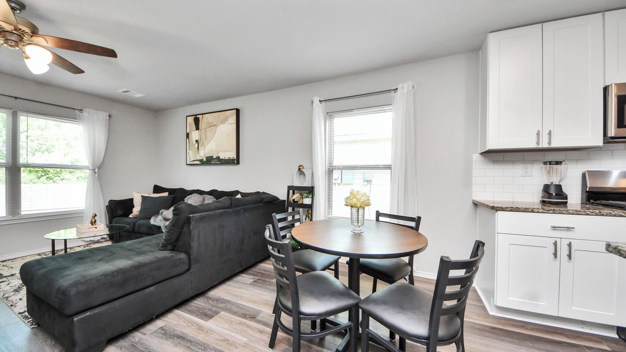 Photo of Livingroom in Northside