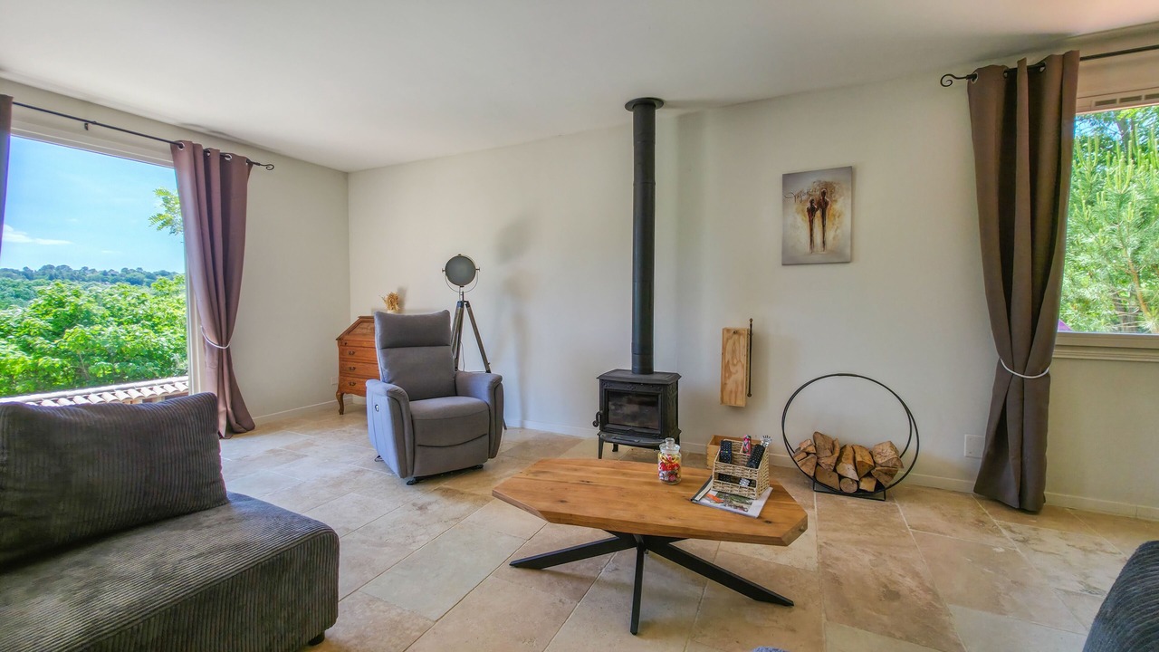 Photo of Livingroom in Saint-Andre-de-Roquepertuis