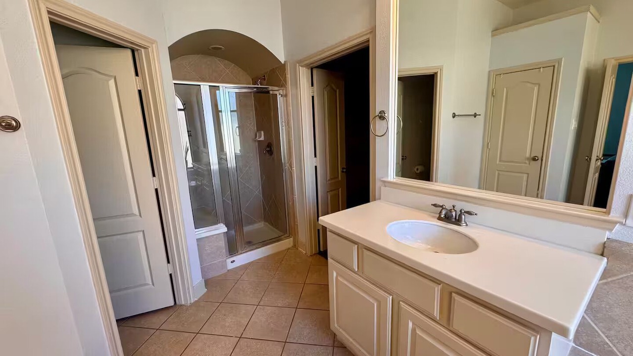 Photo of Bathroom in Clodine