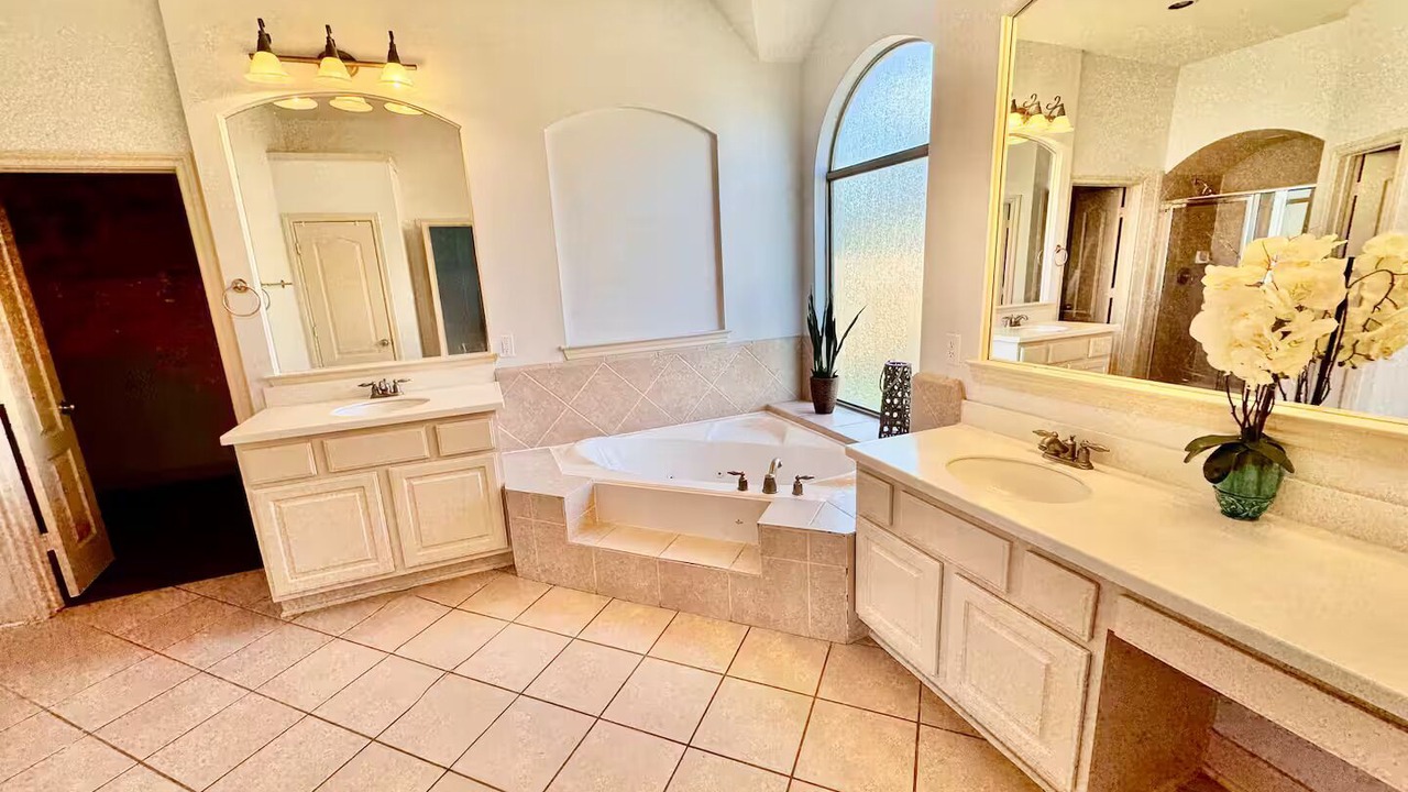 Photo of Bathroom in Clodine