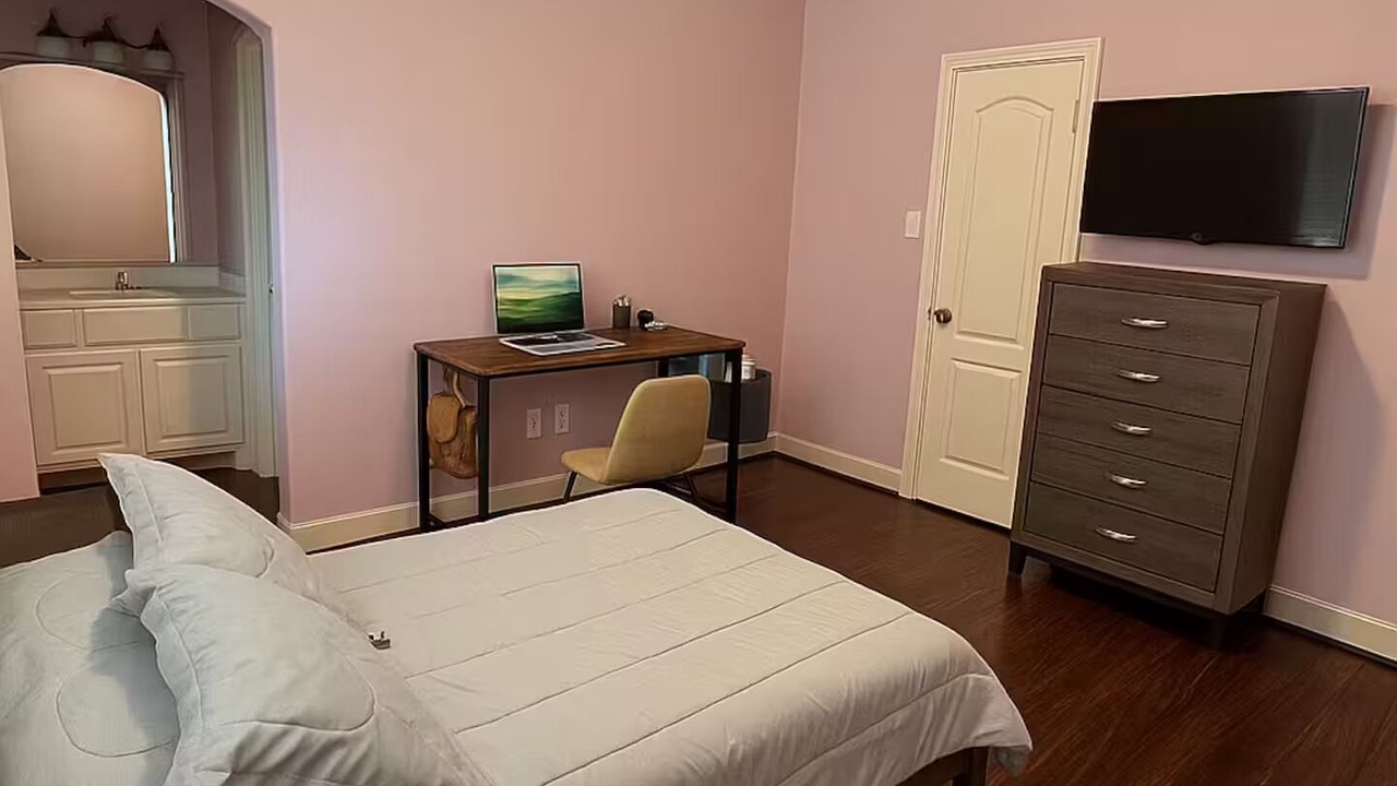 Photo of Bedroom in Clodine