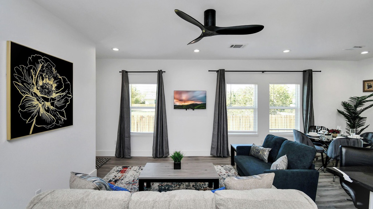 Photo of Livingroom in Northside