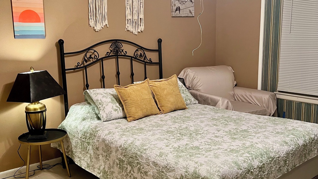 Photo of Bedroom in Northwest Los Angeles Heights
