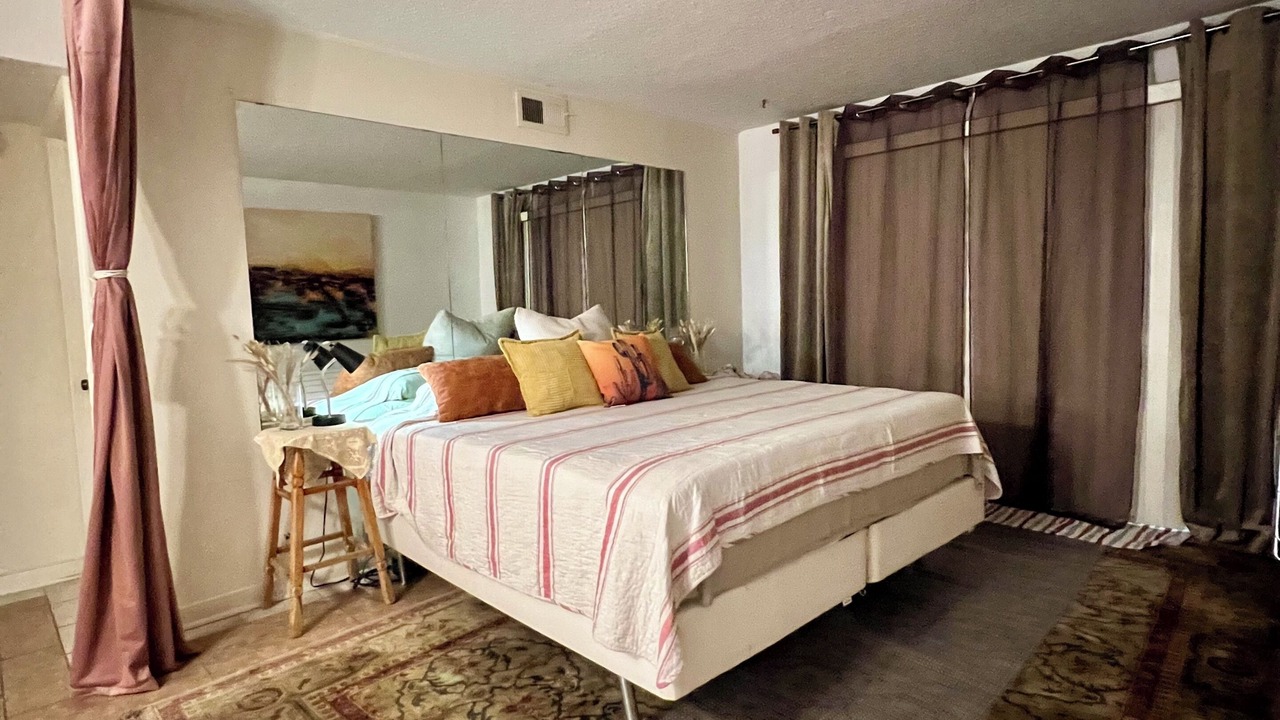 Photo of Bedroom in Northwest Los Angeles Heights