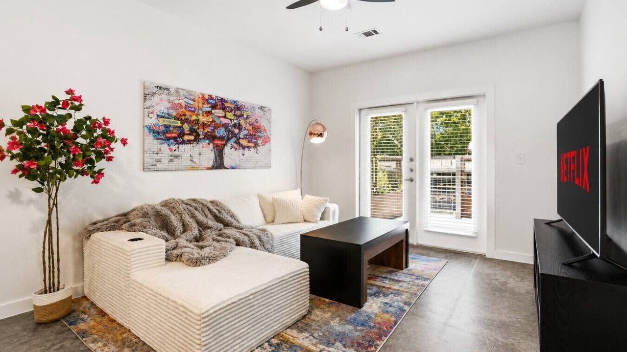 Photo of Livingroom in South Lamar