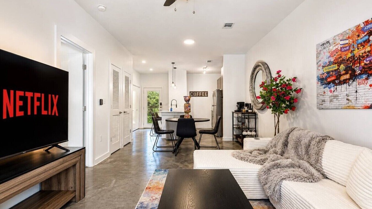 Photo of Livingroom in South Lamar