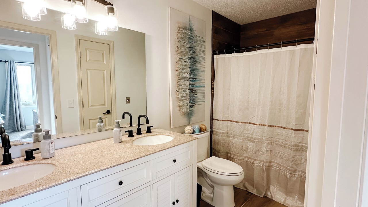 Photo of Bathroom in Panora