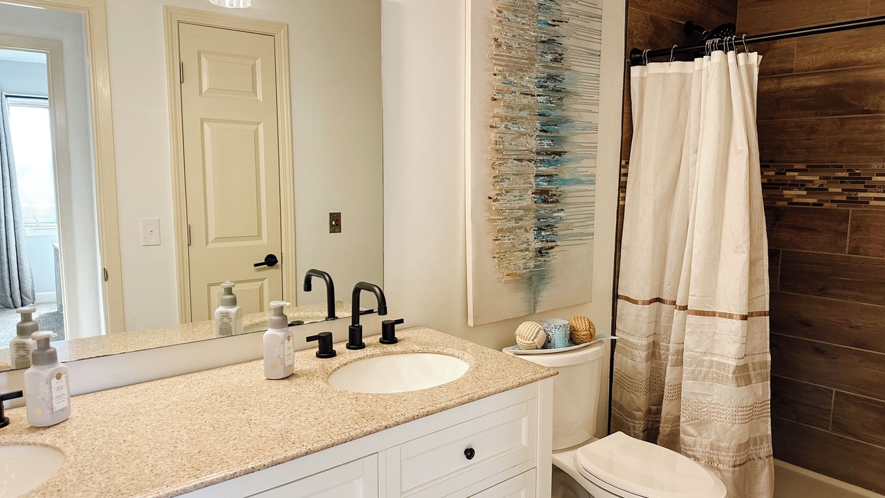 Photo of Bathroom in Panora