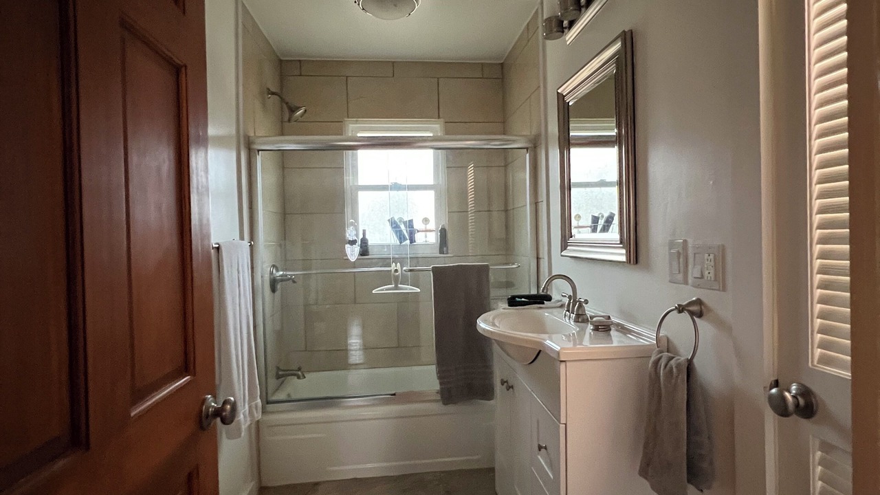 Photo of Bathroom in Linden