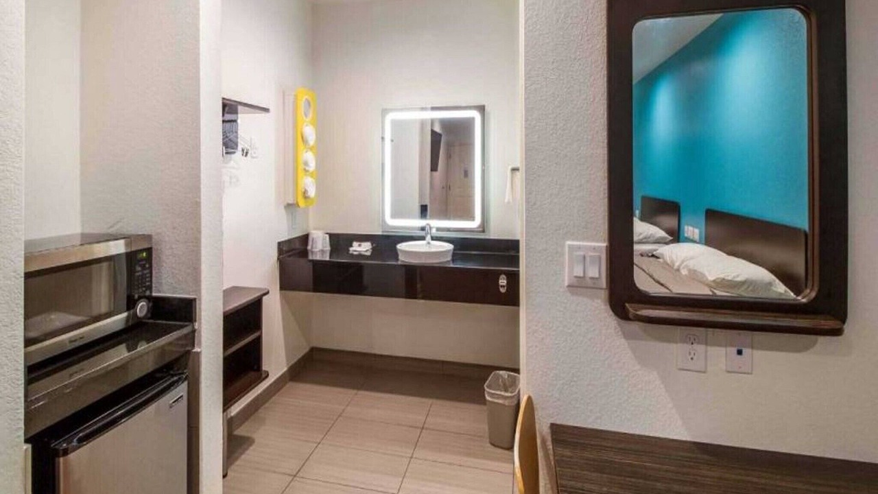 Photo of Bathroom in Greater Greenspoint