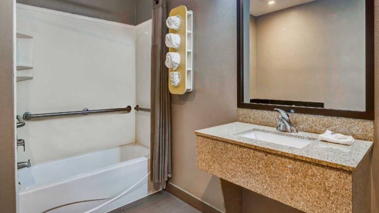 Photo of Bathroom in Balch Springs
