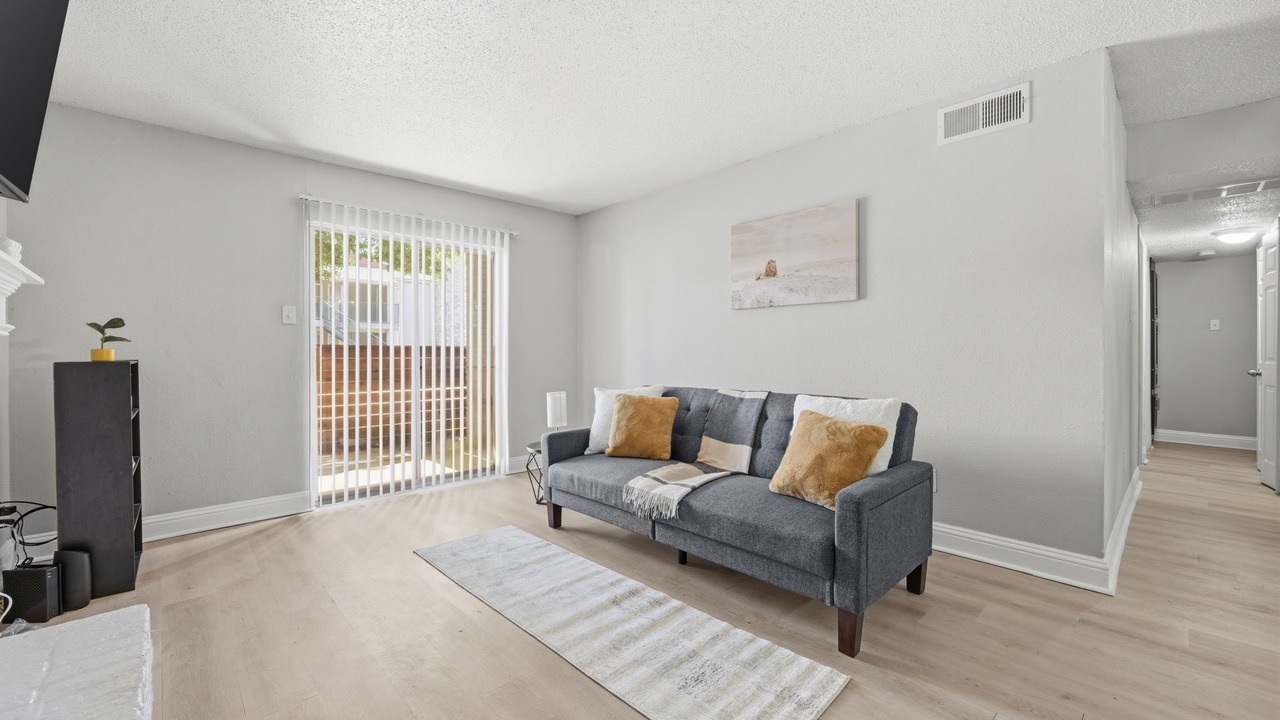 Photo of Livingroom in Addison