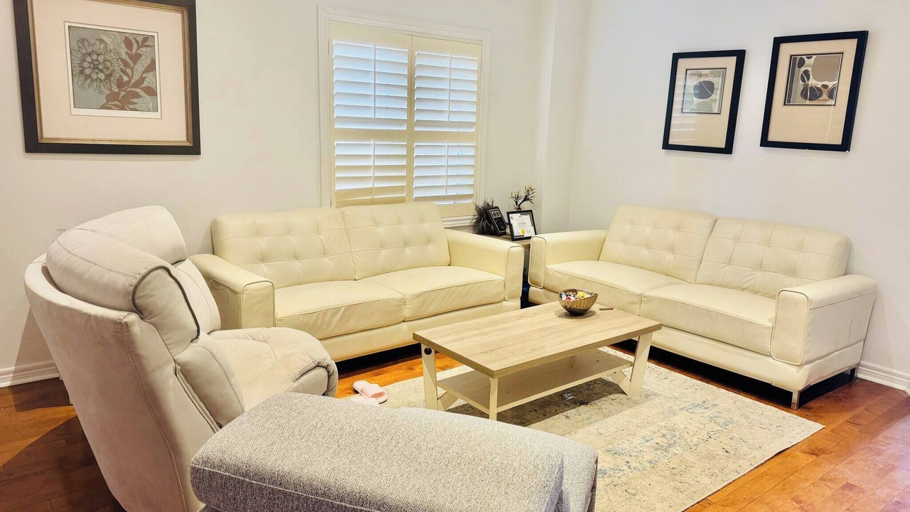 Photo of Livingroom in Churchill Meadows