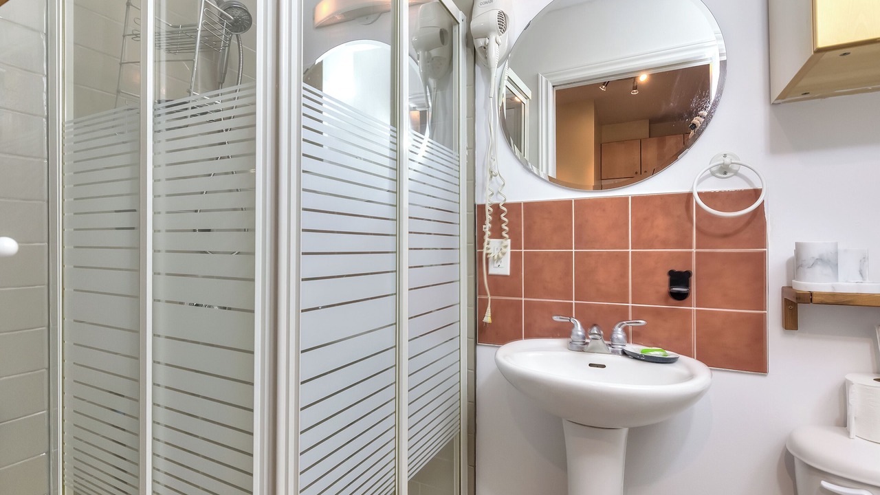 Photo of Bathroom in Ville-Marie