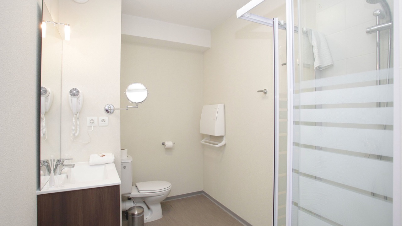 Photo of Bathroom in Chateaudun-Bannier