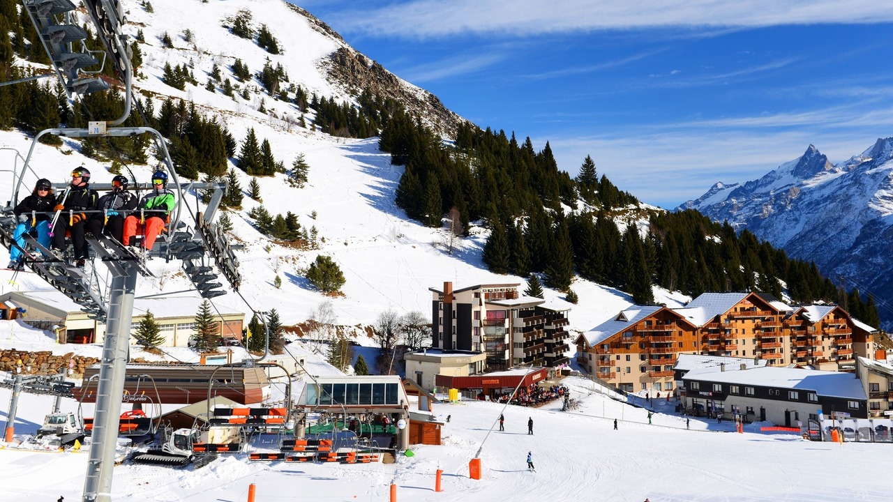 Photo of Others in Auris