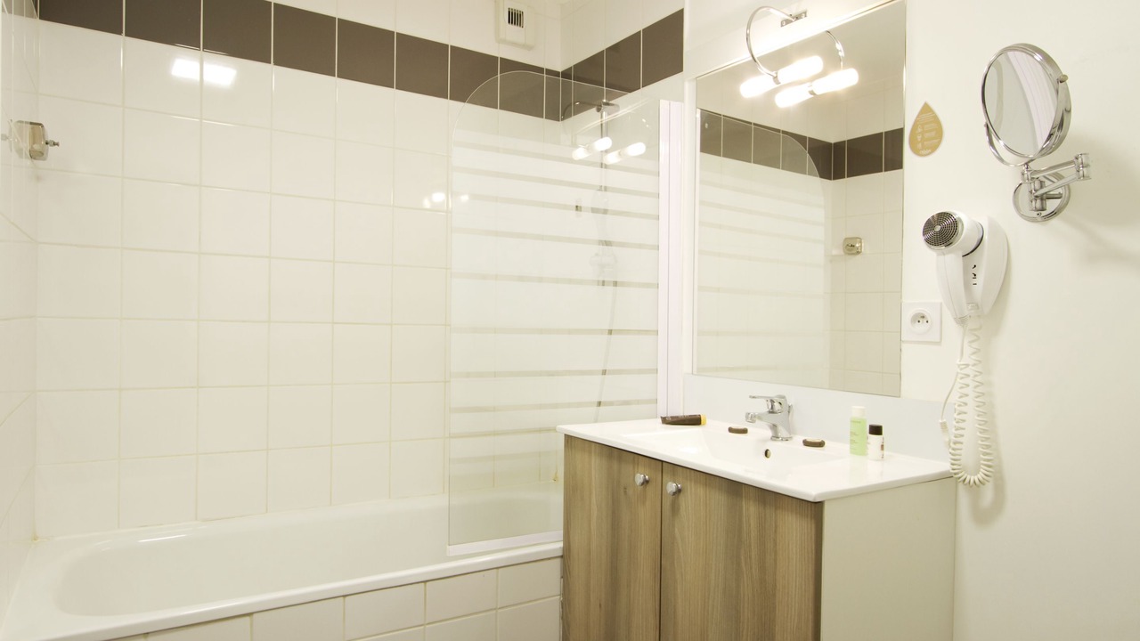 Photo of Bathroom in Auris