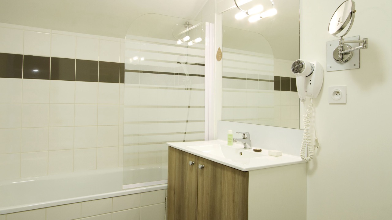 Photo of Bathroom in Auris