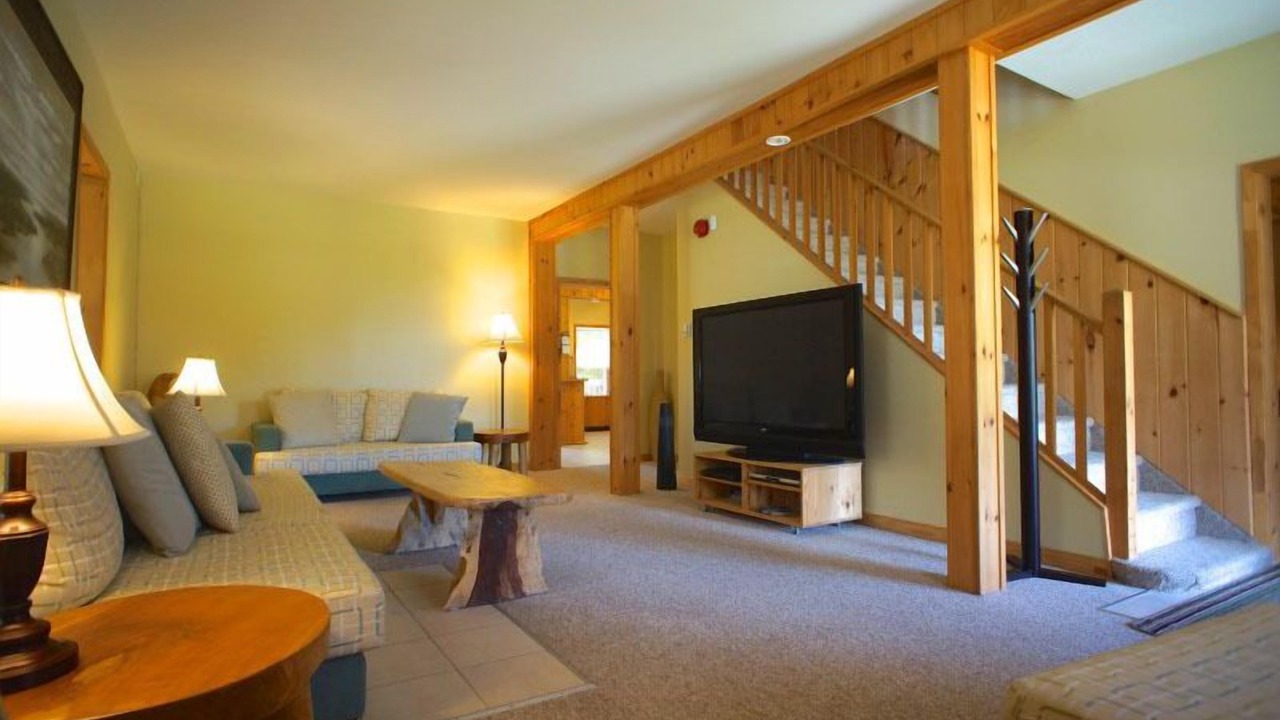 Photo of Livingroom in Bishop Corners