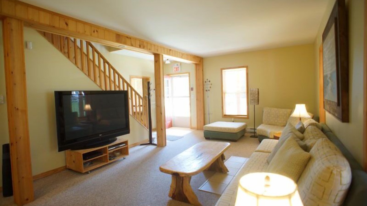 Photo of Livingroom in Bishop Corners