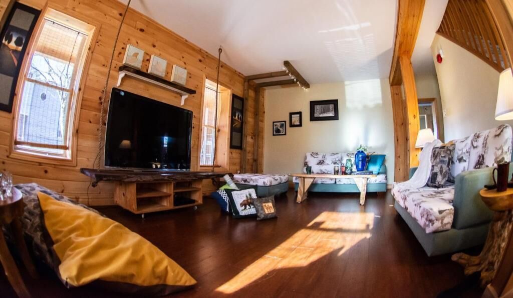 Photo of Livingroom in Bishop Corners