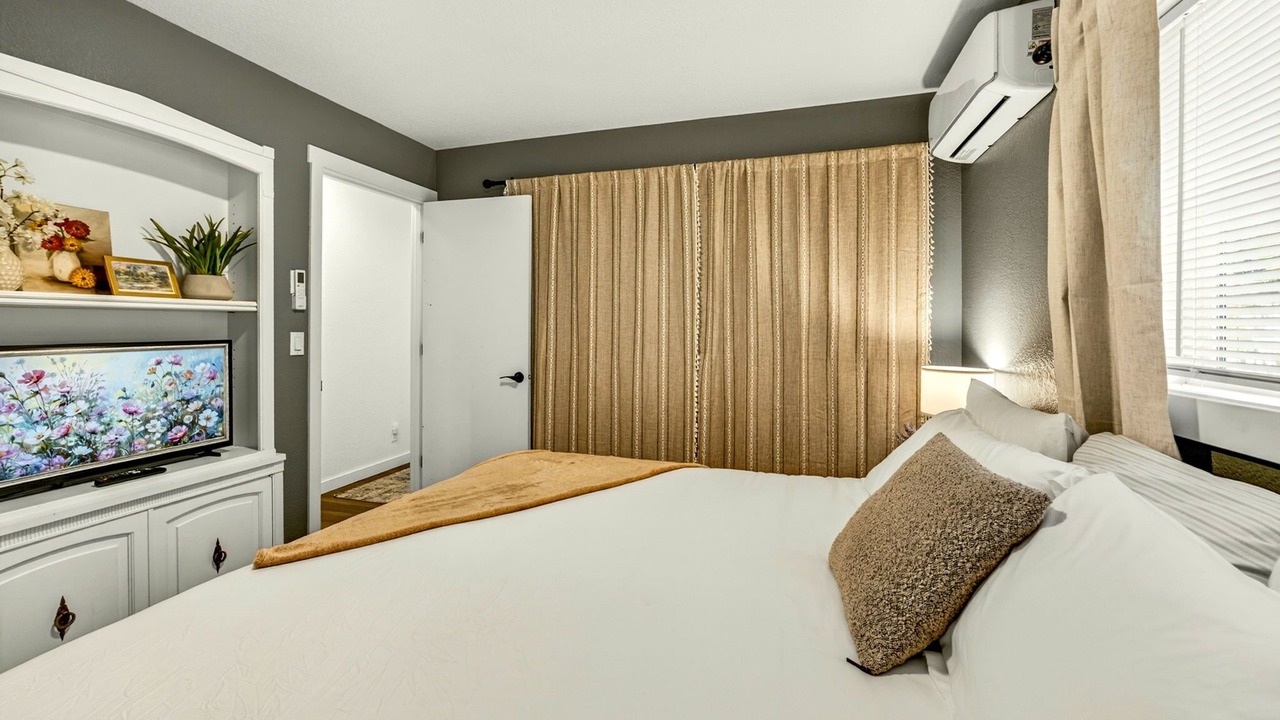 Photo of Bedroom in Grants Pass
