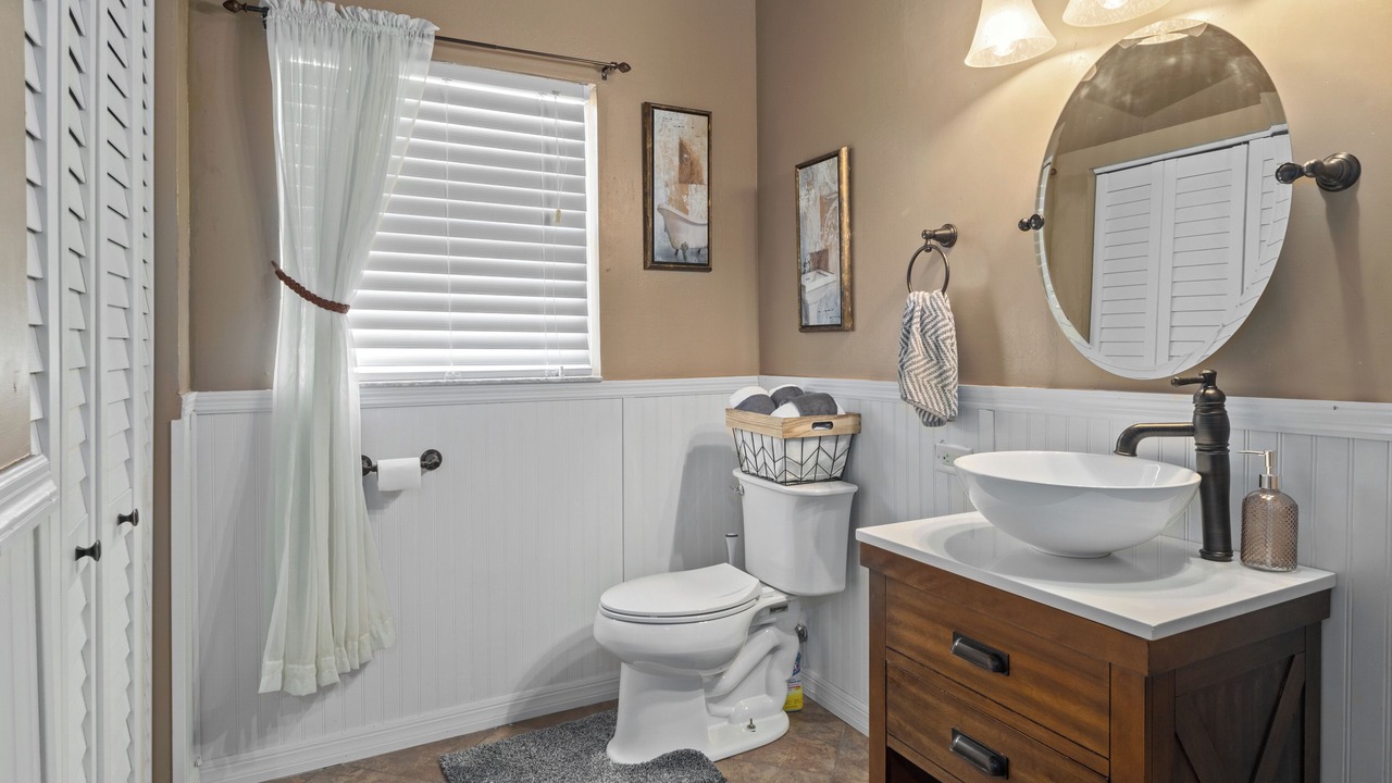 Photo of Bathroom in Lake in the Woods