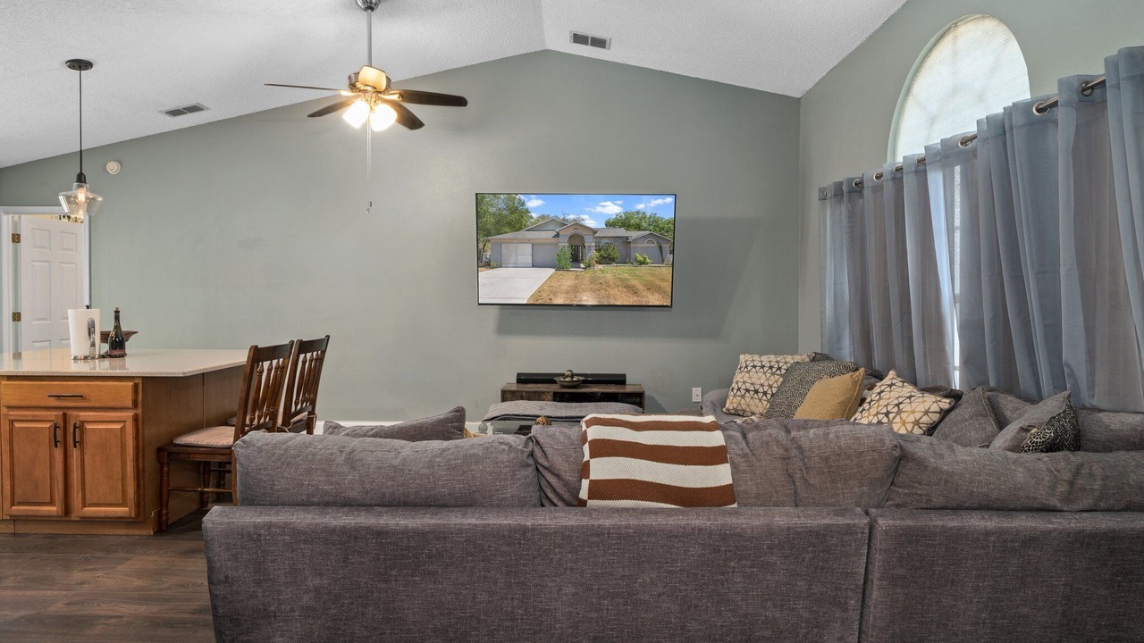 Photo of Livingroom in Lake in the Woods