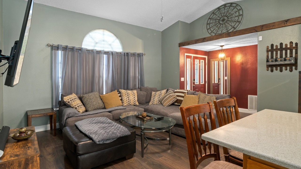 Photo of Livingroom in Lake in the Woods