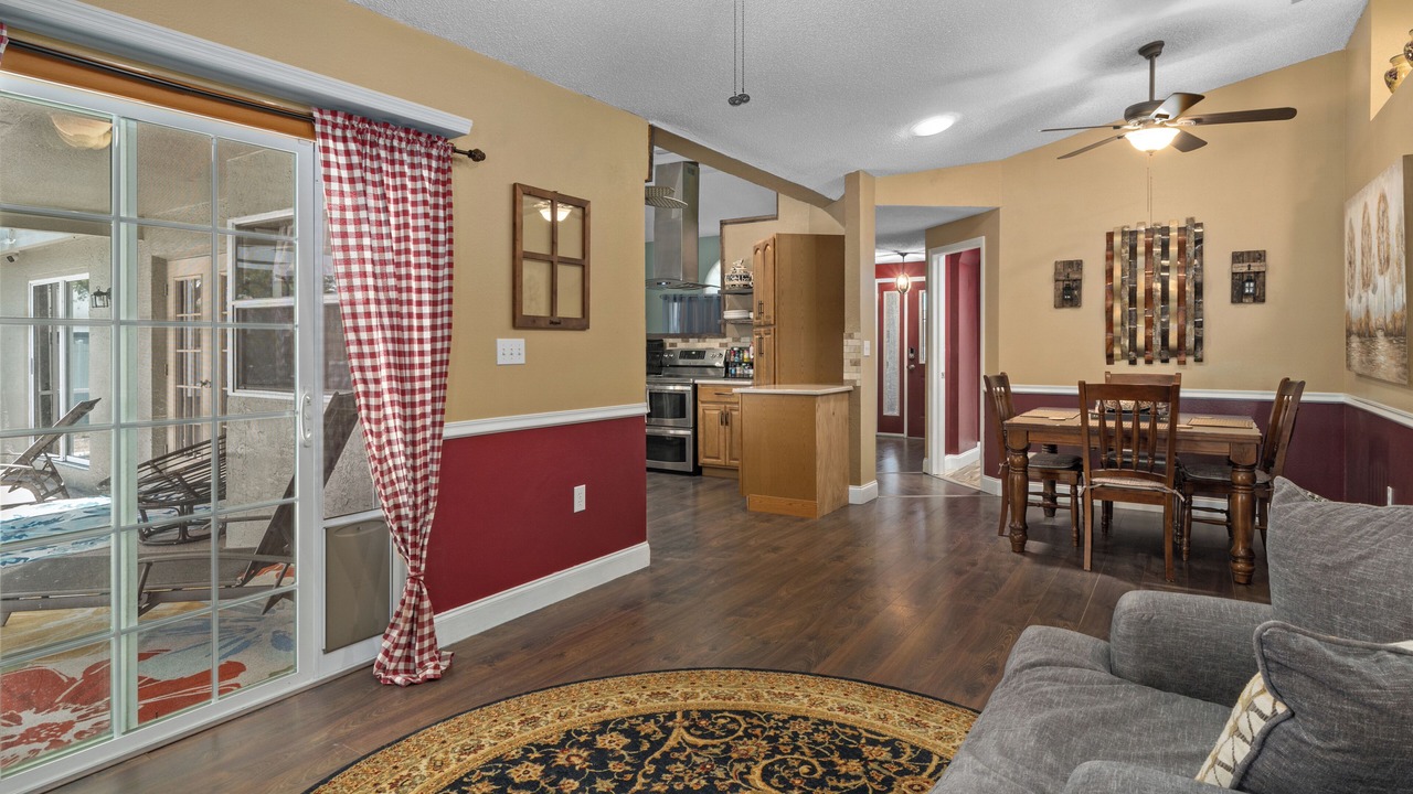 Photo of Livingroom in Lake in the Woods