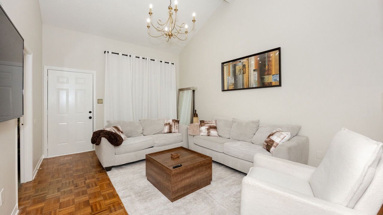 Photo of Livingroom in Highlands - Perkins