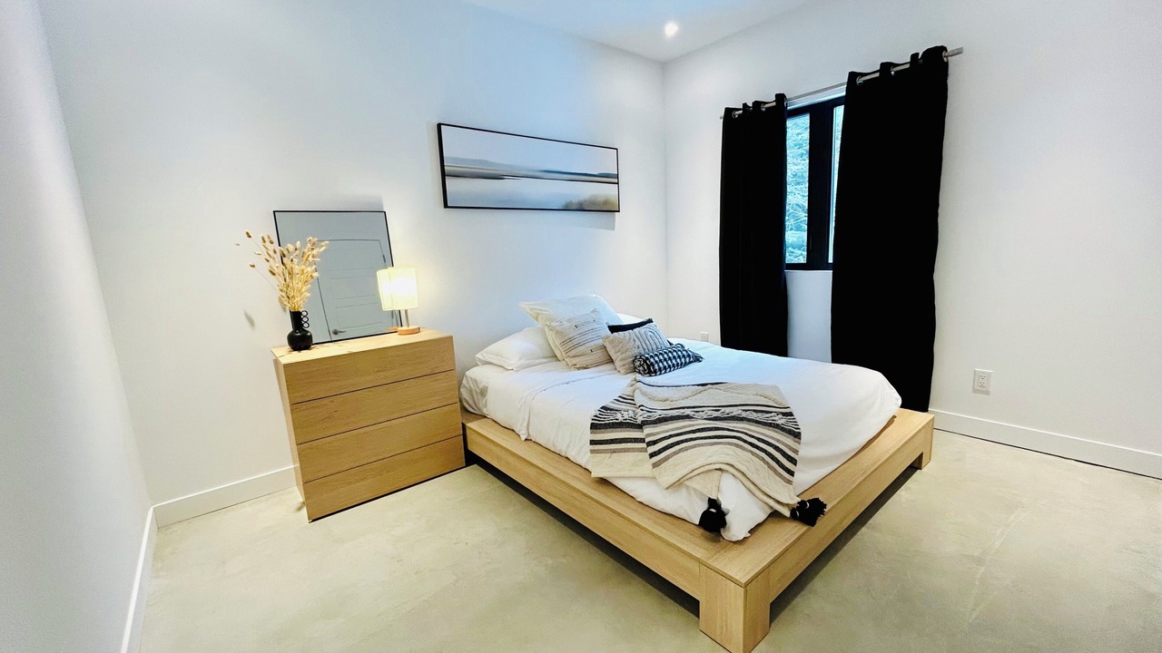 Photo of Bedroom in Low