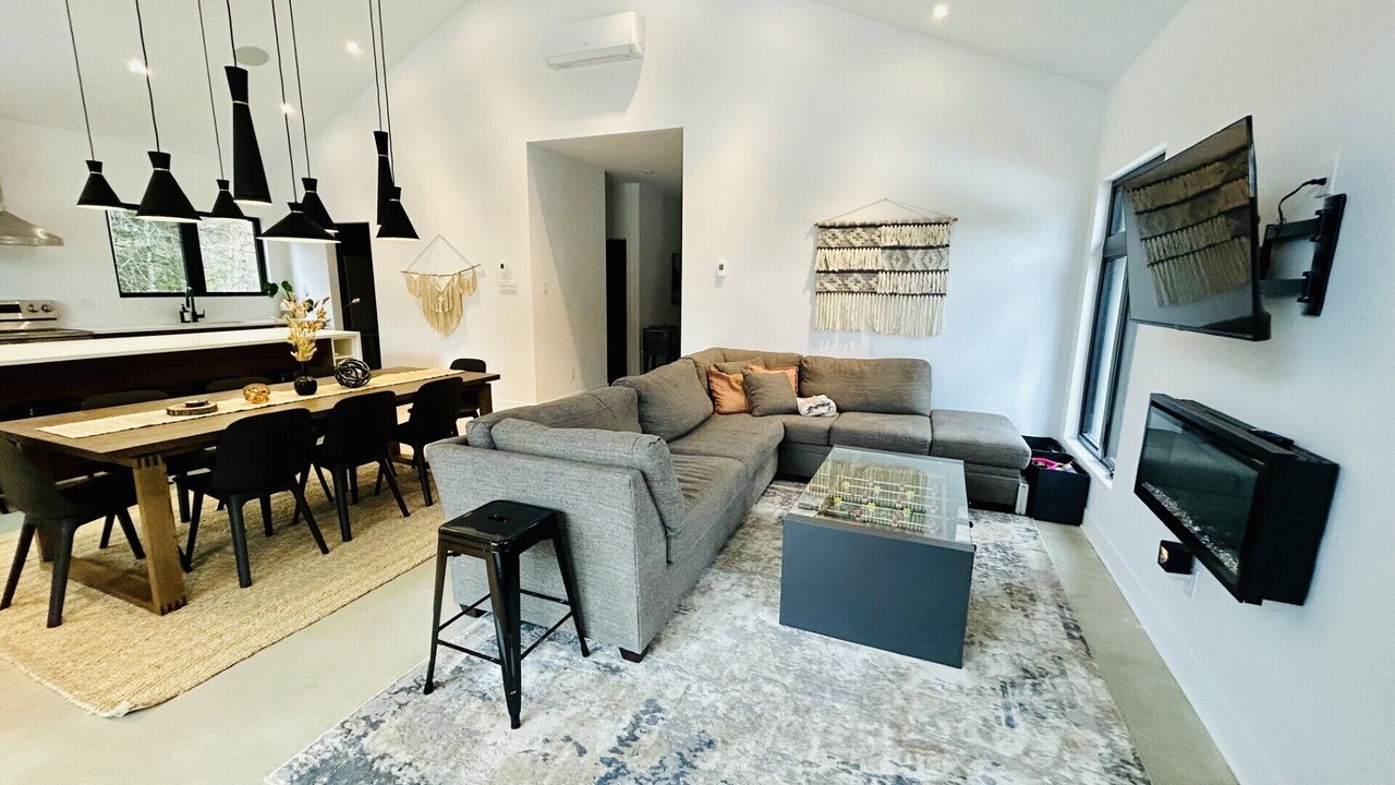 Photo of Livingroom in Low