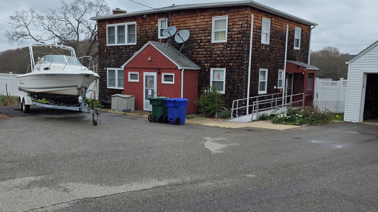 Photo of Outdoor in Gilman