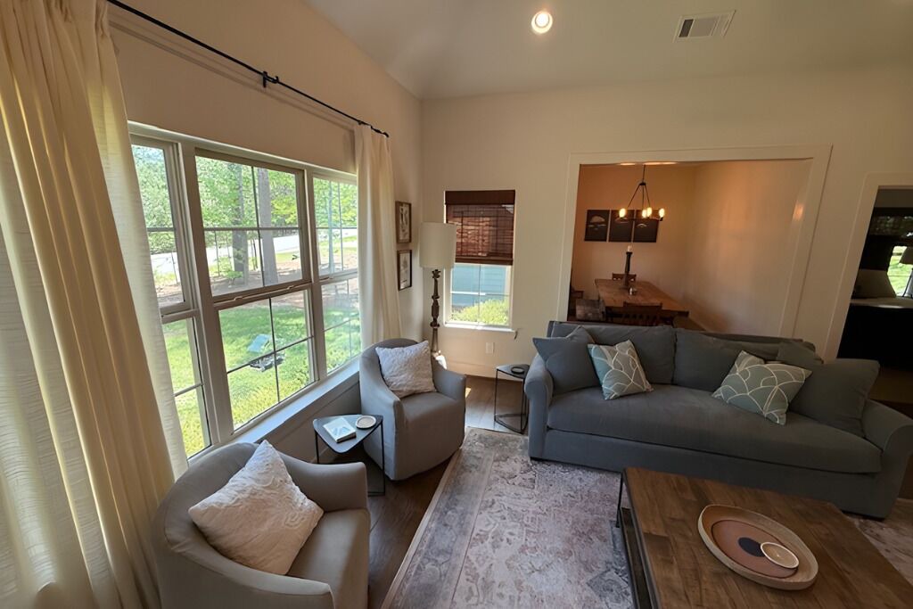 Photo of Livingroom in Tallassee