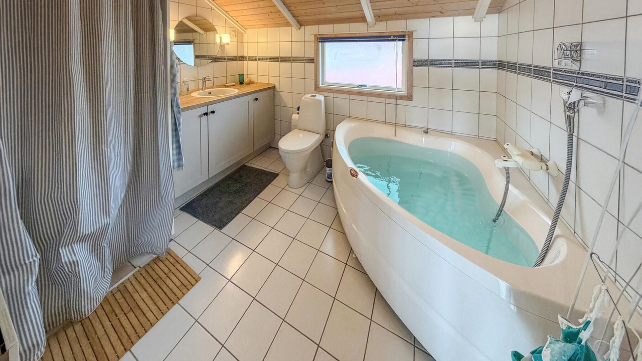 Photo of Bathroom in Mommark Strand