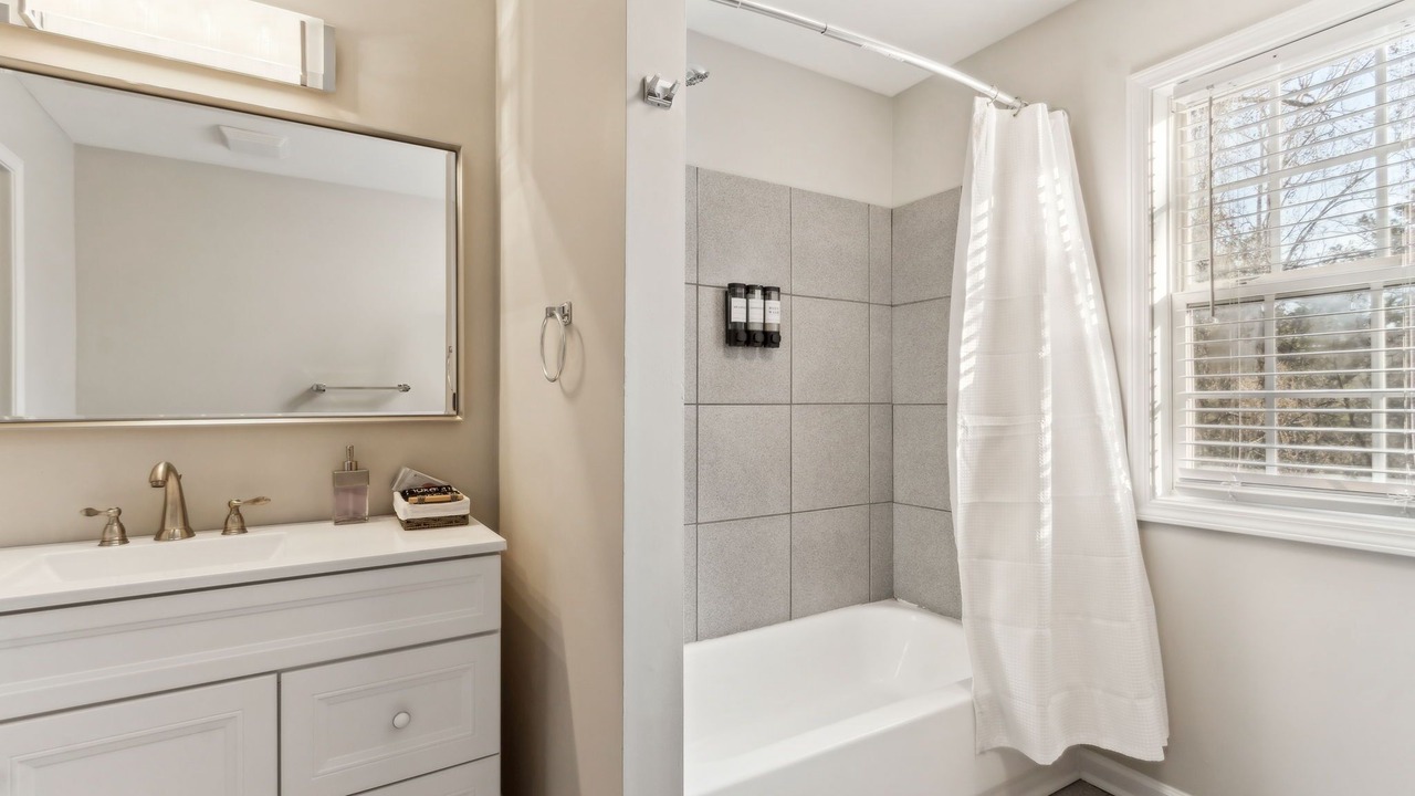 Photo of Bathroom in Collier Heights