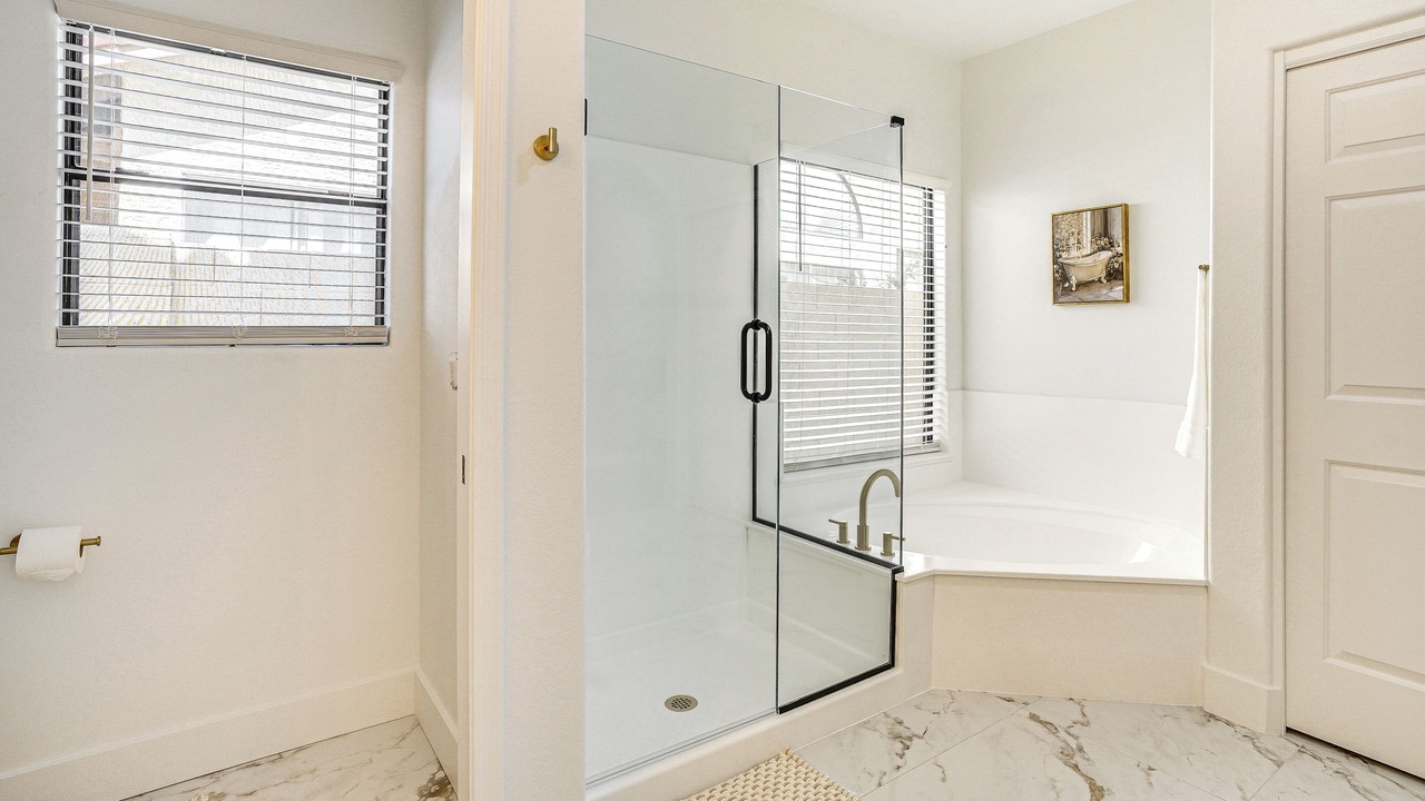 Photo of Bathroom in Garden Lakes Landing