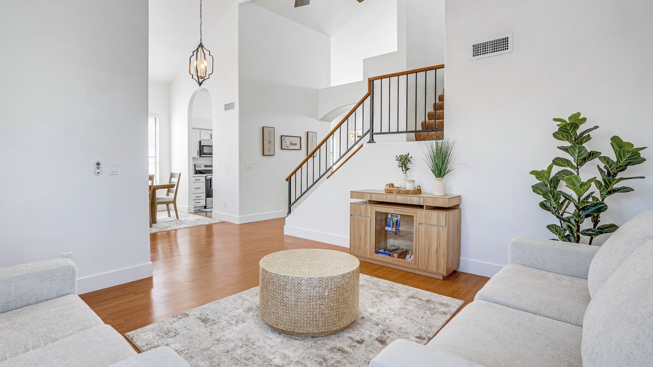 Photo of Livingroom in Garden Lakes Landing