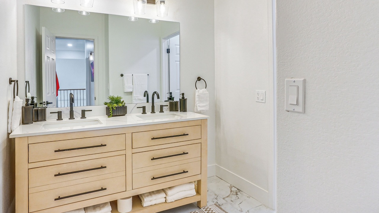 Photo of Bathroom in Garden Lakes Landing