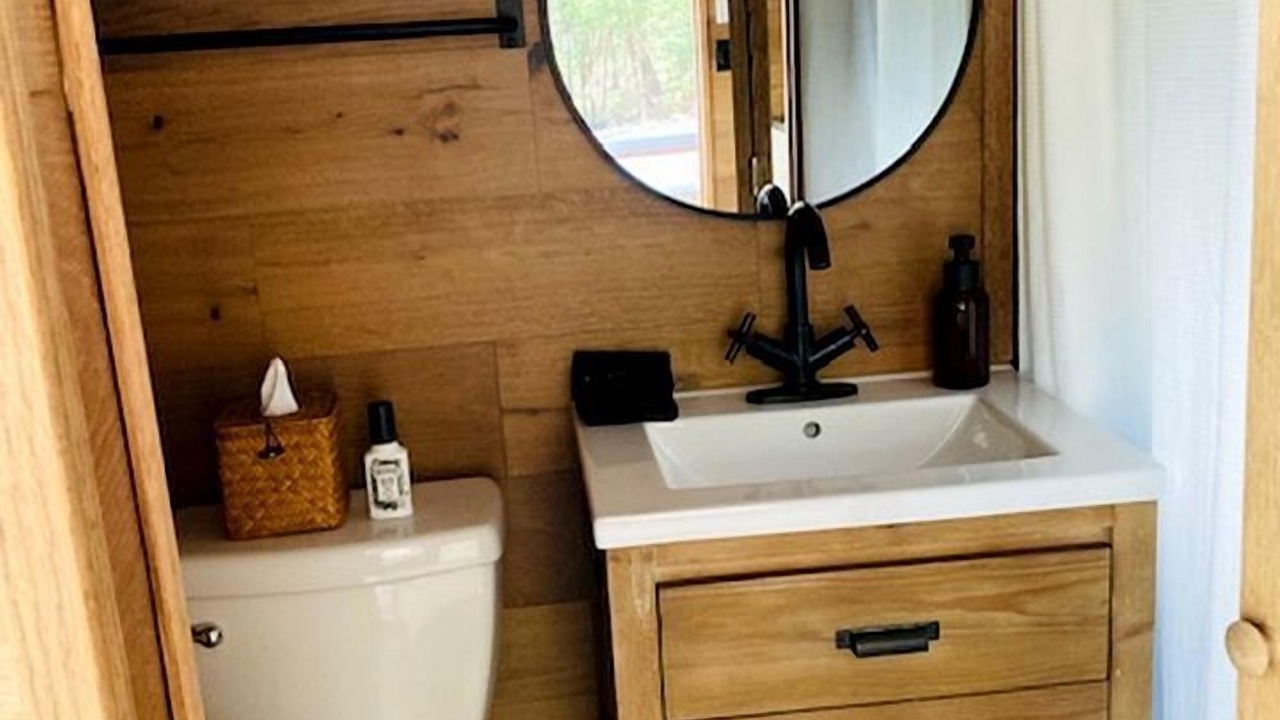Photo of Bathroom in Log Cabin